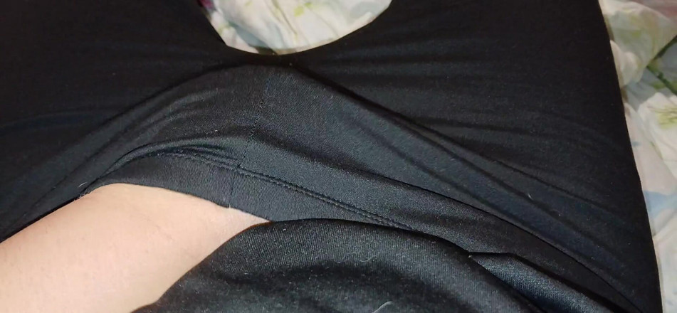 Lesbian-candys: Mă masturbez pe sunetele iubitelor mele lesbiene care fac sex