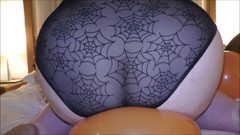 Mxtress Valleycat: Velká kráska se baví s balónky