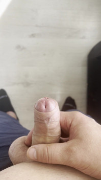 Young Man Masturbates and Close-ups in HD Quality