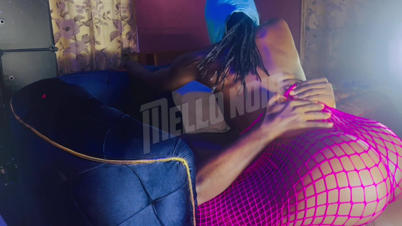 Mello Noir: Melancap pada batang hitam ini