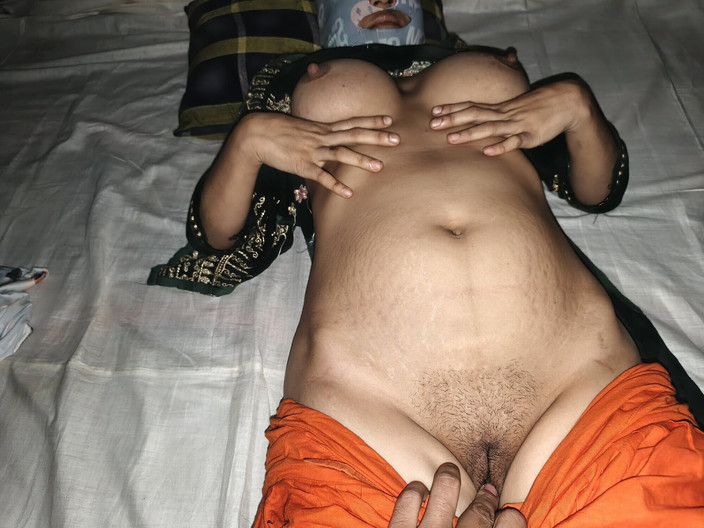 Hot Sudipa: Deshi Roztomilá indická vesnická holka hardcore šukání od mladého nevlastního bratra