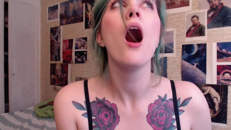 Stacy Moon: Orgazm raz po raz z powodu wibrowania we mnie