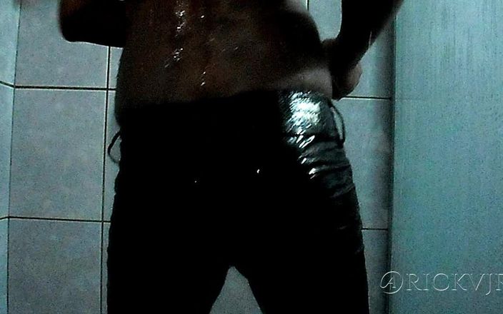 Rickvjr: Dat din cur la baie "negru la duș"