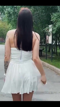 I Like to Walk Along the Street Like a Princess