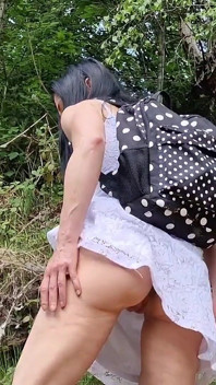 Naga na zewnątrz rozdziawiona moja cipka i siusiu