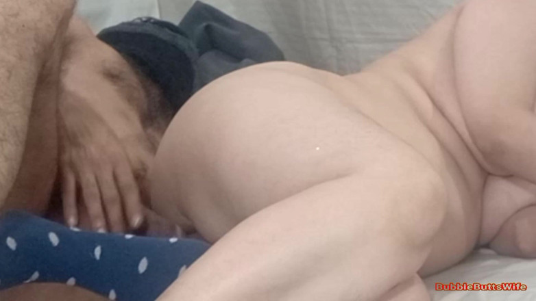 BubbleButtsWife: Velký zadek sexy podvádějící manželka kundička tvrdě ošukaná