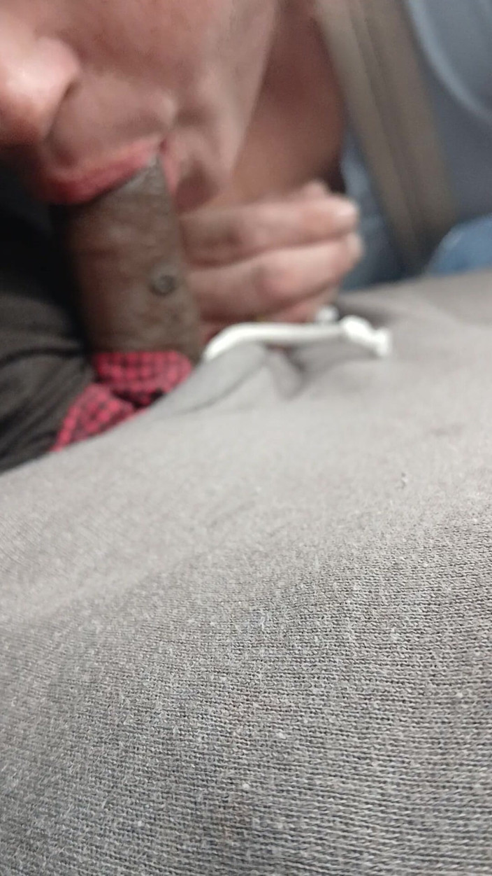 Relly rell: mare și neagră adânc în gât