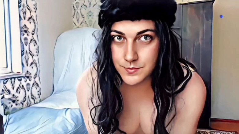 Kitty_Cross: Ohromující shemale čištění vlasů za teplého zlatého slunečního záření