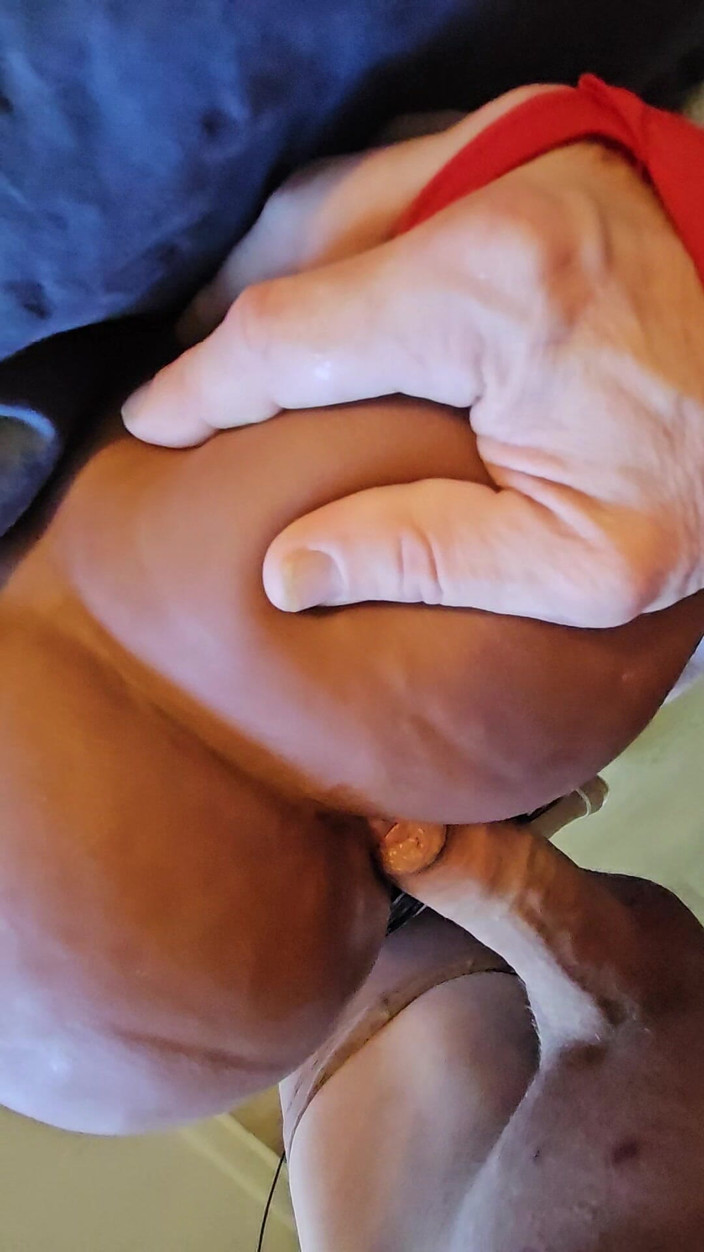 stefanspace96: Aku lagi asik ngentot pantat boneka seksku dengan sepatu hak...