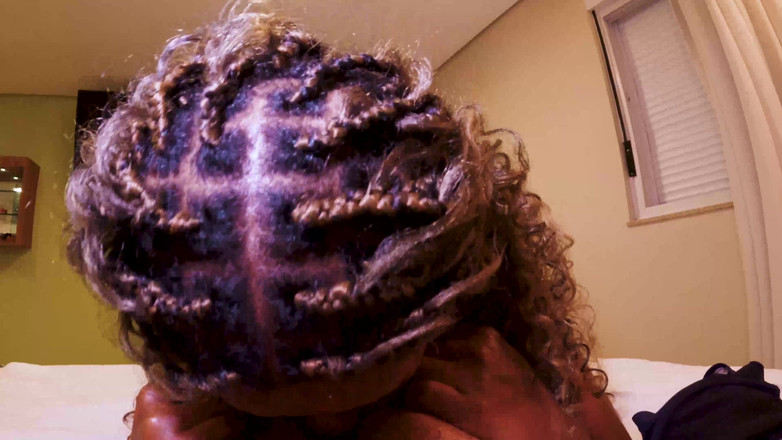 Angel Big B: Moje prsa jsou tak velká, že jeho penis sotva vejí, donutila...