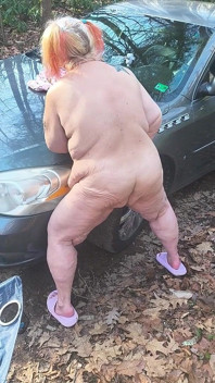 Tu veux m’entendre squirter ? dans les Bois ? Une inconnue coquine ?