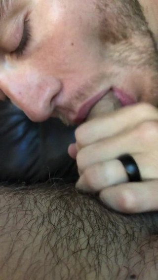 Those Gay Guys: Pancutan mani untuk blowjob pencuci mulut dan menelan air mani