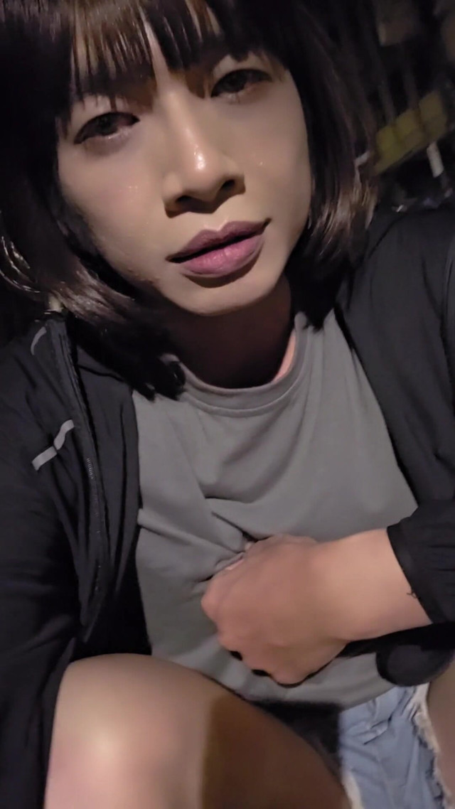 As Long as I Squat, You Can See My Underwear (Taiwan CD girl)
