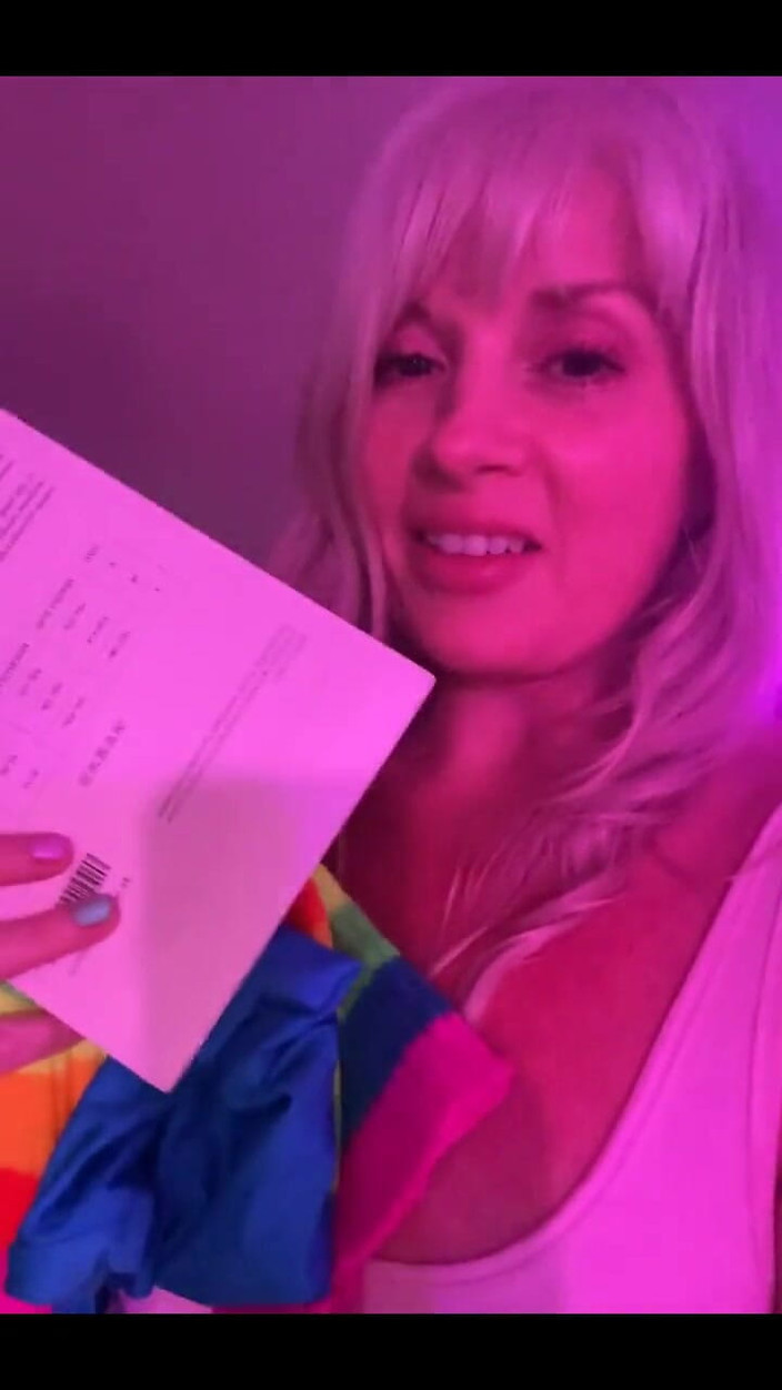 PaintedRose: Film saingan kembar di balik layar, adegan 1 akan segera dimulai.