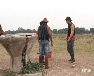 Gay Diaries: Černí a bílí gayové s velkými ptáky šukají těsný zadek hubeného...