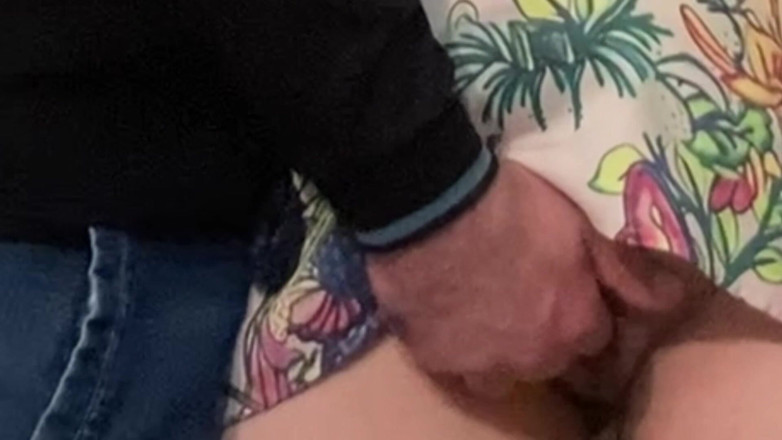 Niki studio: Vreemdgaande vrouw masturbeerde in een overvolle metro