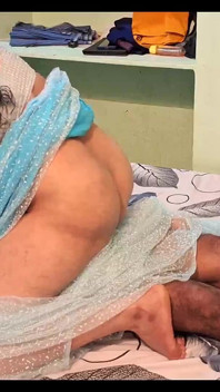 Bhabhi India berkongkek dalam saree dengan lelaki berumur 50 tahun