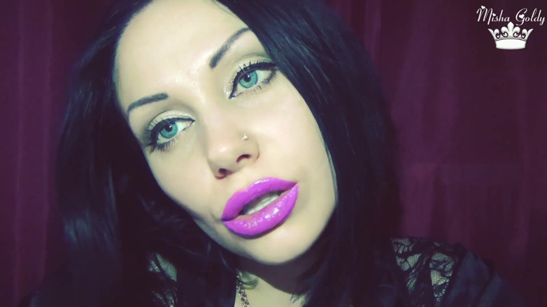 Goddess Misha Goldy: Labbra lucide viola