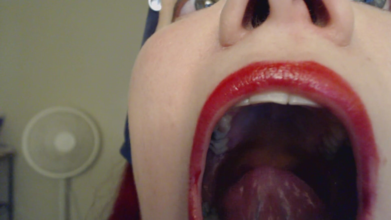 Scarlet Vixen: La lingua si riempie la gola e fa feticismo della...
