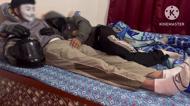 Desi__Panda: 大学のストレートの友達と大きなモンスターのチンコ、初めて