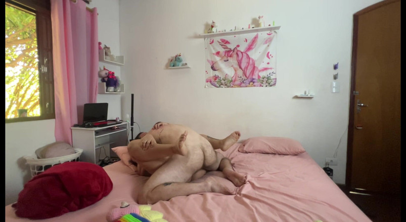 Carmona's films: स्वादिष्ट गेंडा के साथ गर्म