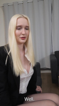 Vollbusiges sekretärin-mädchen bekam vollen mund mit sperma, nachdem sie ihren chef gefickt und einen footjob gemacht hatte