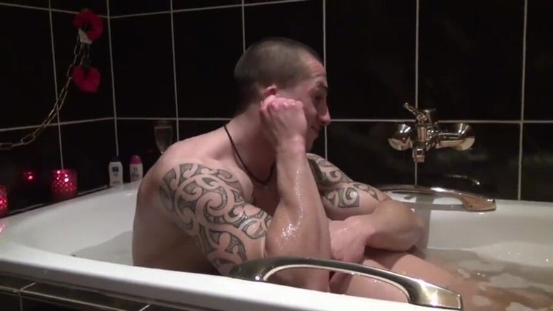 Rocco Siffredi porn: Horny couple pleasuring in the bathtub