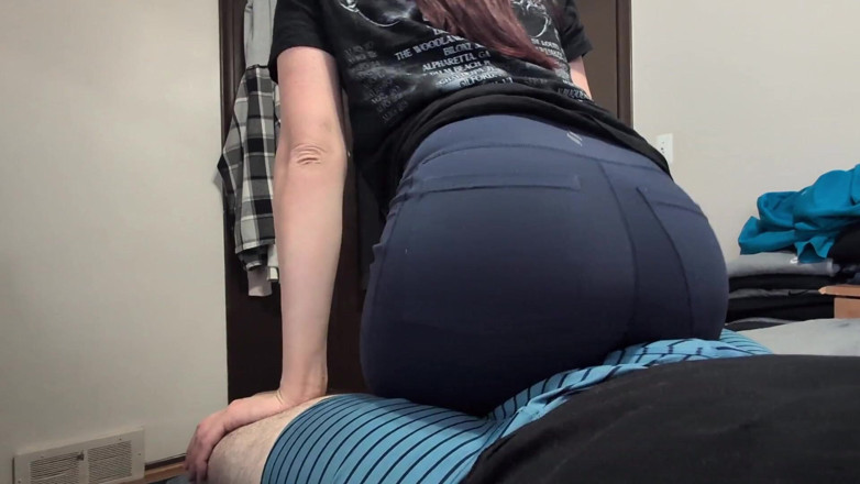 Mimiandevan: PAWG Lapdance in Yoga-leggings