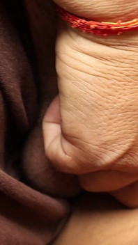 Sevimli Hintli güzel üvey kız kardeşin büyük yaraklı seksi