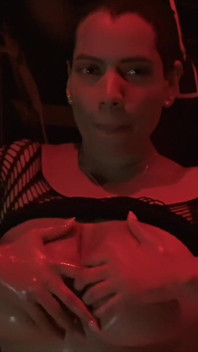 Saraboom Baila Y Se Masturba Con Un Enorme Dildo Perfecto Para Su Enorme Culo Y Coño