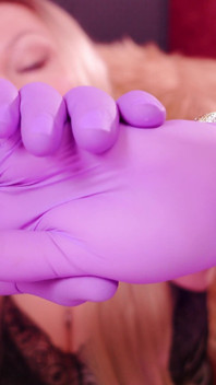 Asmr: Fialová sestřička rukavice a zlaté glitter hodinky. Arya Grander