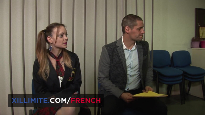 French girls at work: Pretty teen gets fucked on the teacher´s desk