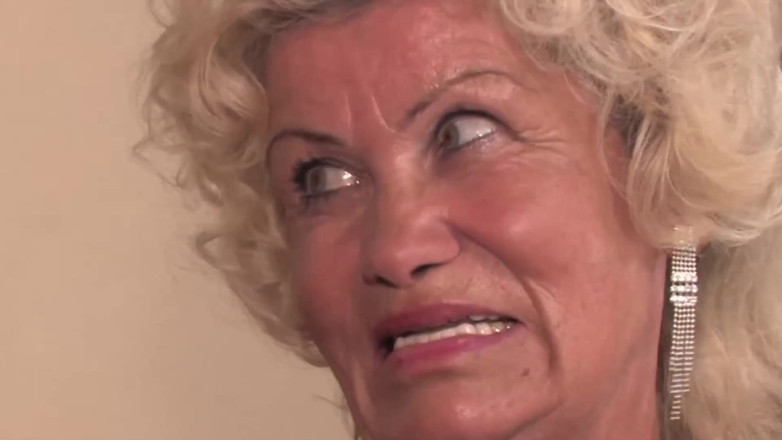 Mature Wanker: Mamy z chłopcami! Kiedy stare kobiety i młodzi mężczyźni pieprzą...