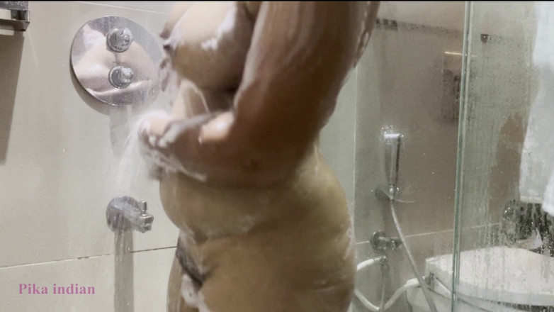 Pikaindian: La calda ragazza teenager mostra il suo corpo sexy in...