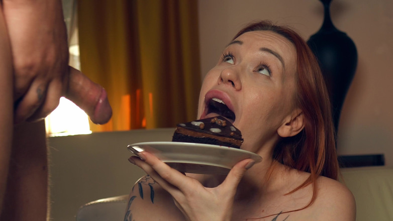 Toma Mur: 뜨거운 부엌에서 배다른 엄마의 변태 정액 먹기 케이크 페티쉬가 그녀를 만족시킬 수 있는 금지된 음식 포르노 판타지로 변합니다.