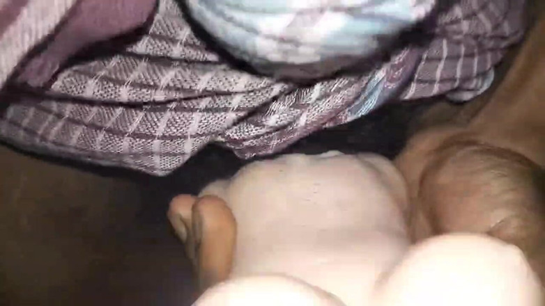Desi Tits: desi larka hastamaithun kar raha hai