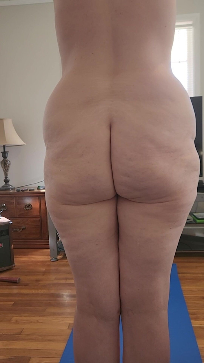 Momma Vee: Tante seksi lagi latihan yoga sambil bugil pagi-pagi!