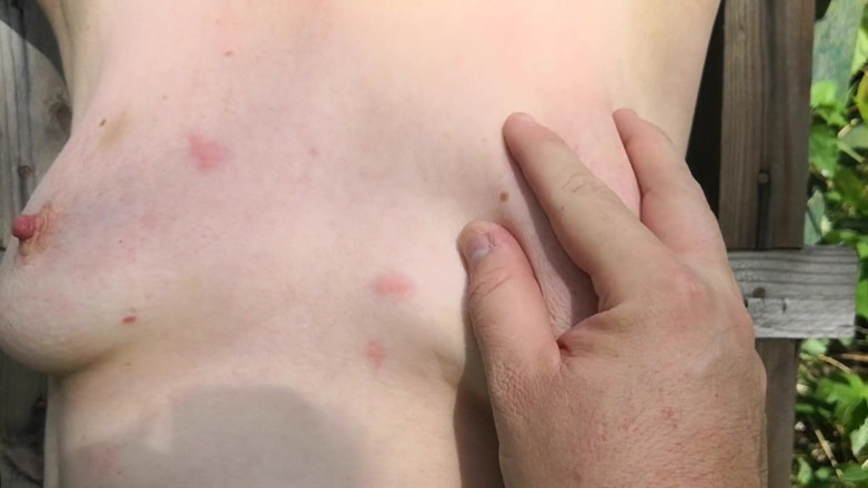 Bouncy Tits Action: День в лесу - порка сисек