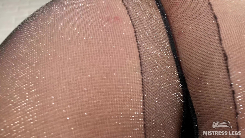 Mistress Legs: Punto di vista sotto il mio grosso collant: piede in...