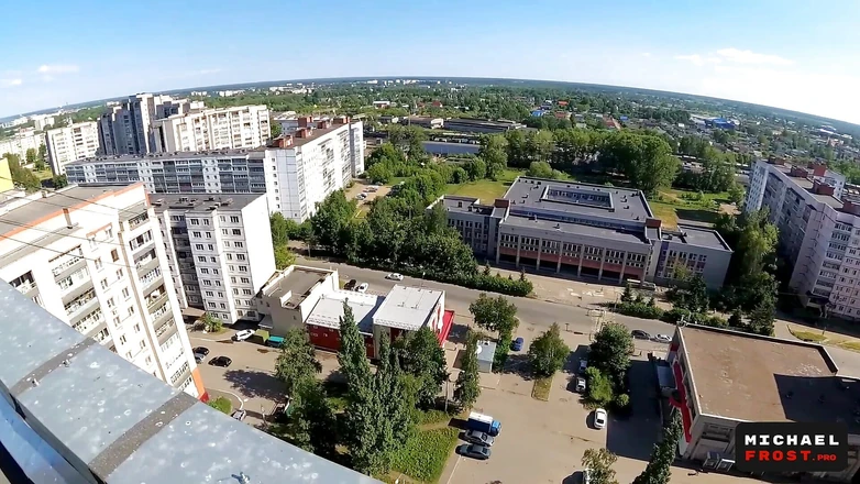 Michael Frost Pro: 乳房闪烁 - 完整的眼神交流口交和射精在奶子上行走