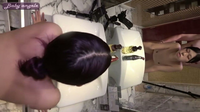 Studio Modern Shunga - JAV: 42kg awek kedai yang suci - creampie mentah berganda dengan lelaki...