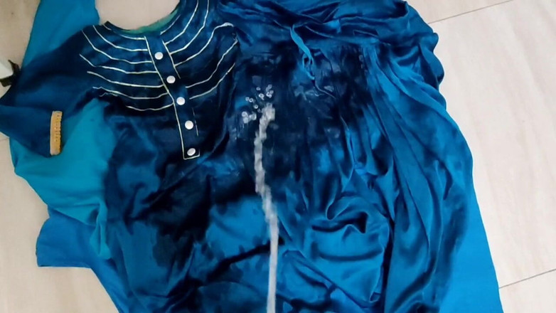 Satin And Silky: Porno de seda satinada meando - meando en traje satinado y...