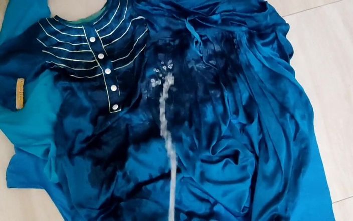 Satin And Silky: Saten ipek işiyor porno - hemşirenin saten ipeksi takım elbisesinin üstüne işiyor (73)