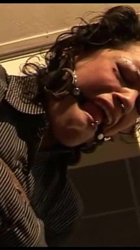 Steffi atârnând pe frânghie Strâmt ballgagged