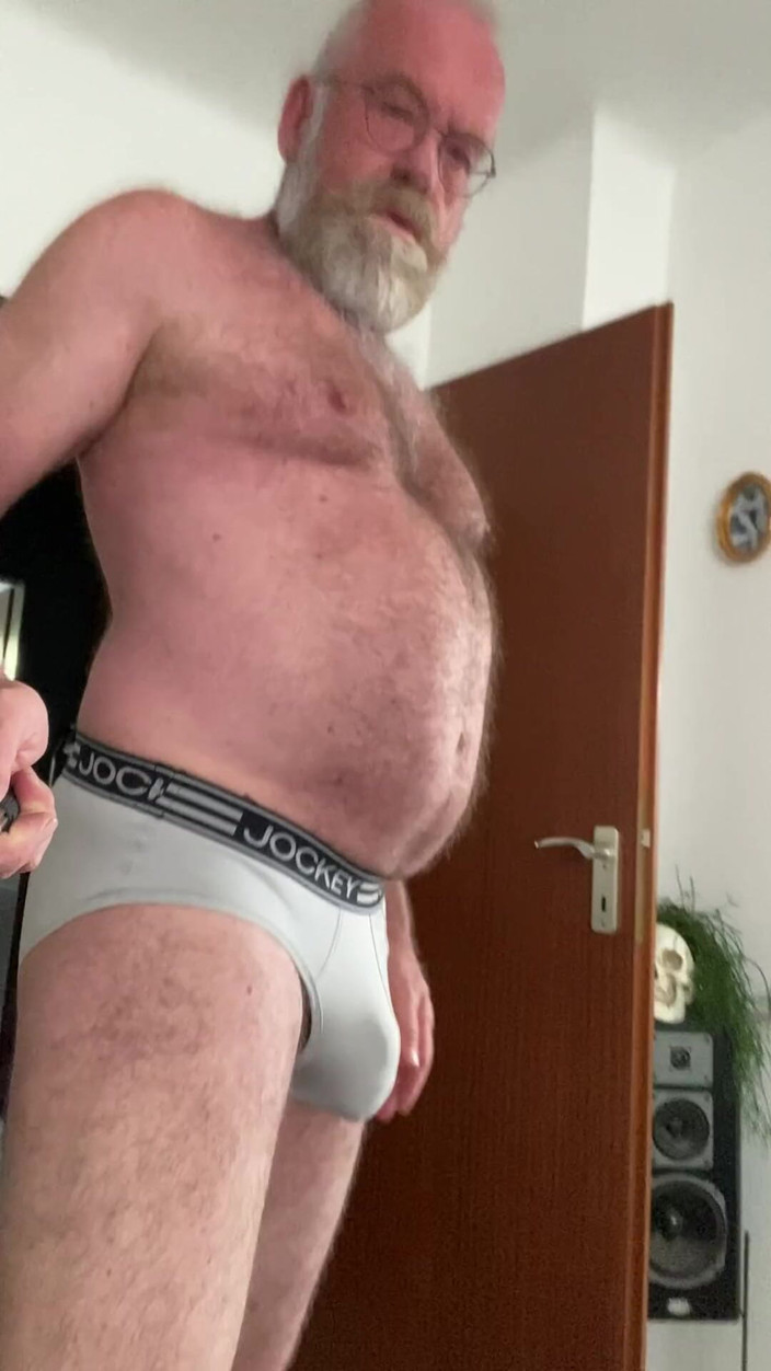 Exhibitionistman: Bear Jerks off His Penis