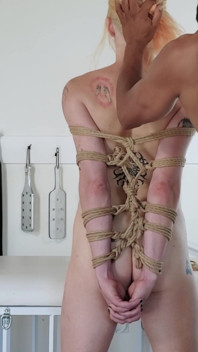 Et Retenu 2 - Bondage Anal Trans Hardcore Avec Elle Toute Ligotée