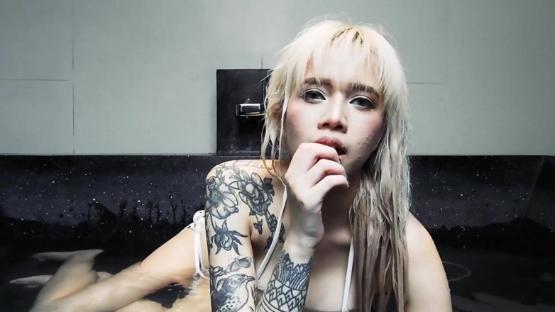 Asian Pussy Vision: 3 sceny w wodzie z azjatycką boginią