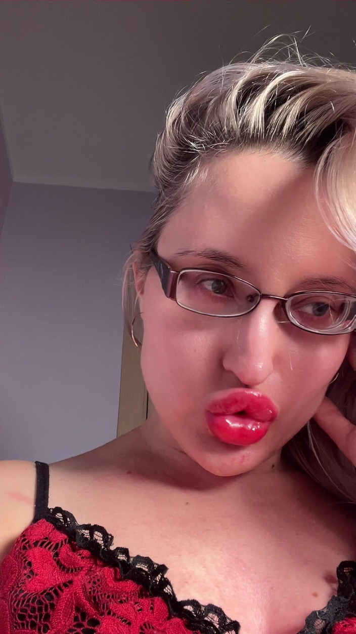FinDom Goaldigger: Bibir panjang, gincu lidah panjang, bibir glos, bercakap kotor, cuckjoi