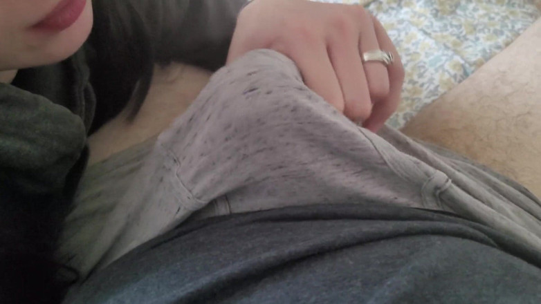 Mimiandevan: 她咬了我，我在我的拳击手里射精