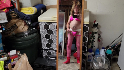 Sissy cock whore: Sissy se předvádí